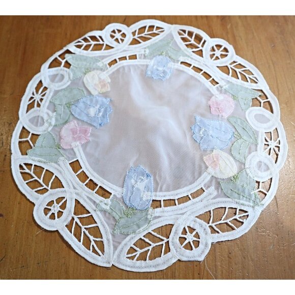 2 Doilies Doily Applique Tulips Vintage Doilies - Picture 3 of 3